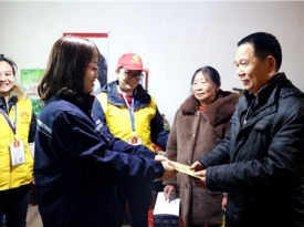 長沙順新電梯有限公司與公益組織“長沙縣愛的擺渡人義工發(fā)展中心”看望失獨(dú)老人，一起陪過小年夜2