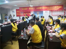 長沙順新電梯有限公司與公益組織“長沙縣愛的擺渡人義工發(fā)展中心”看望失獨(dú)老人，一起陪過小年夜2
