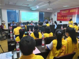 長沙順新電梯有限公司與公益組織“長沙縣愛的擺渡人義工發(fā)展中心”看望失獨(dú)老人，一起陪過小年夜2