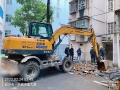 出現(xiàn)電梯下墜我們該如何自救？
